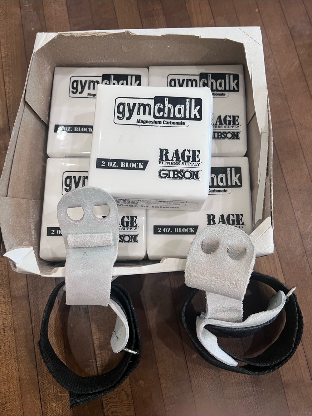 Gibson Gymnastics Chalk Blocks (5) with Leather Velcro Bar Grips